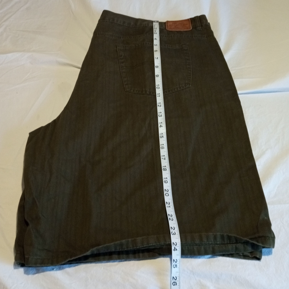 Tommy Hilfiger Men's Green Flat Front Shorts - Picture 6 of 6